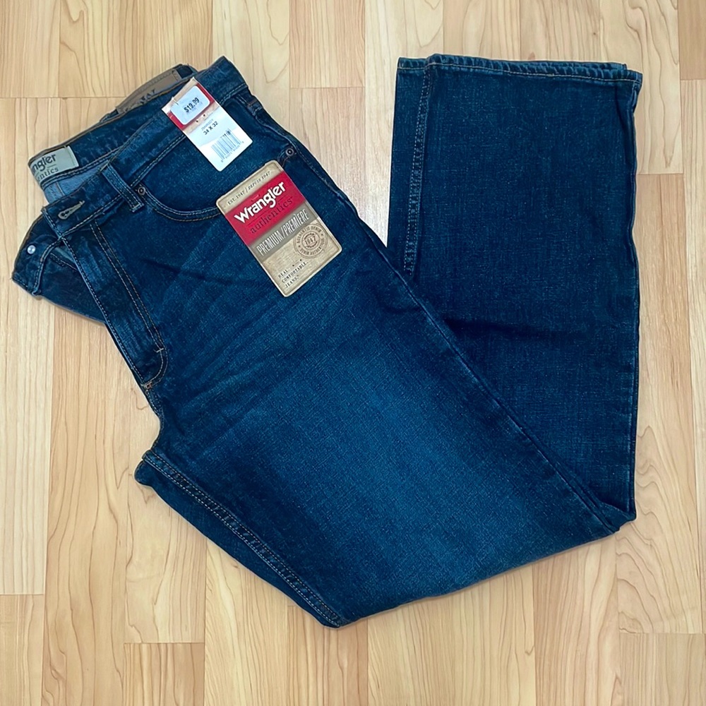 Wrangler Authentics. Brand new with tags. Size 34 x32.